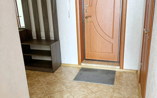 Dvukhkomnatnaya v 10 Minutakh Peshkom ot Naberezhnoy Flat