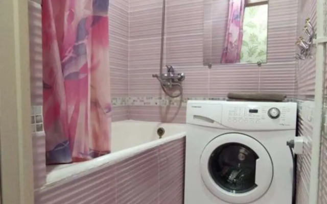 Chetyrekhkomnatnaya Kvartira Tsentr Flat