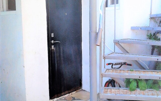Studiya S Dvorikom V Plyazhnoy Zone Flat