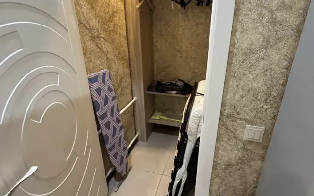 Na Prospekte Oktyabrya 40a Flat