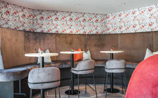 La Cort My Dollhouse - Adults Only