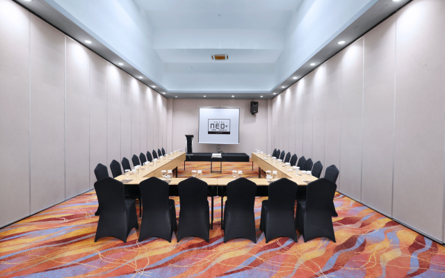 Отель Neo+ Waru Sidoarjo