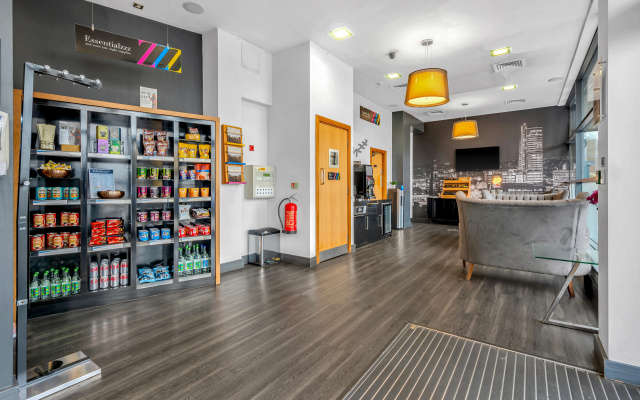 Апарт-отель Roomzzz Leeds City West