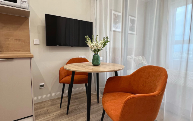 TopHouse na Strelkovoy 18k2 Apartments