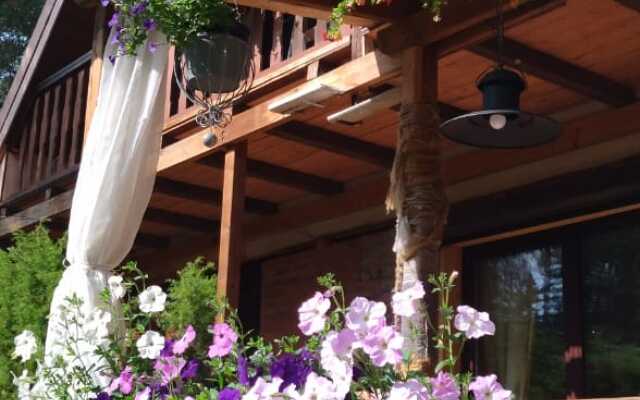 Частный дом Дом у реки в английском стиле