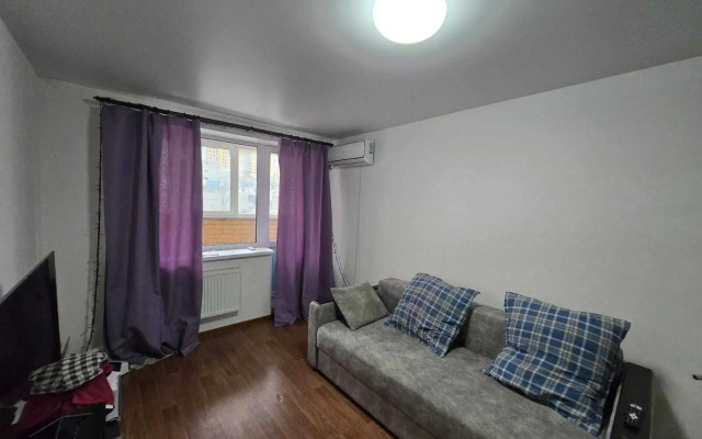 Na Zelyonom Bulvare  Flat