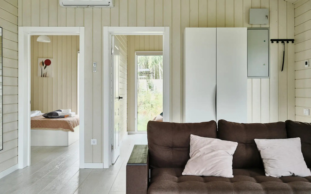 Частный дом с сауной, детской и спортивной площадкой