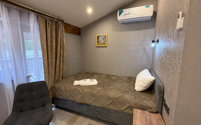 Апартаменты студия 15 Дворик Друзей