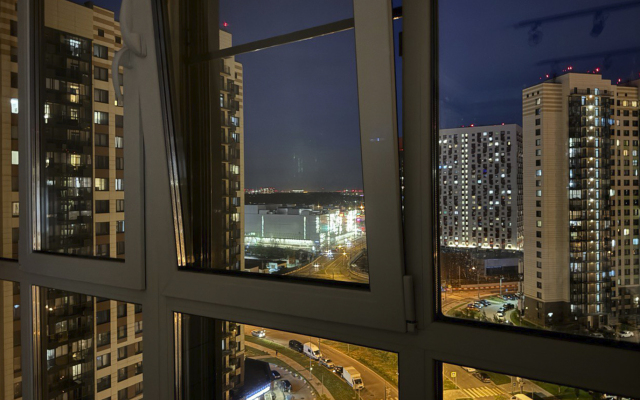 S Panoramnym Ostekleniem I Dizaynerskim Remontom Flat