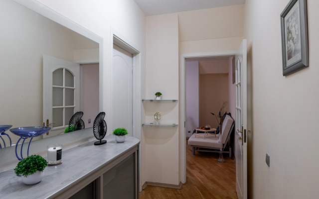 Prostornye Ryadom S Ploschadyyu Pobedy Apartments