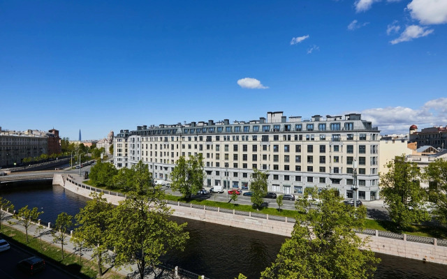 Квартира FlatStay Карповки 16| Большая видовая 4шка с камином