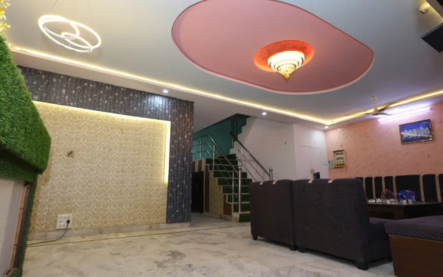 NoVo Agra Hotel
