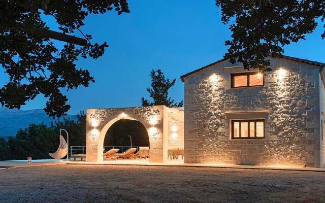 Вилла Orientem Villa Heated Pool