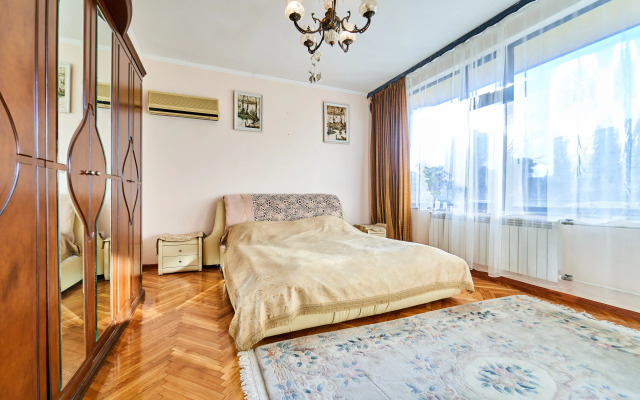 320 m² in the Very Center of Sochi Private House