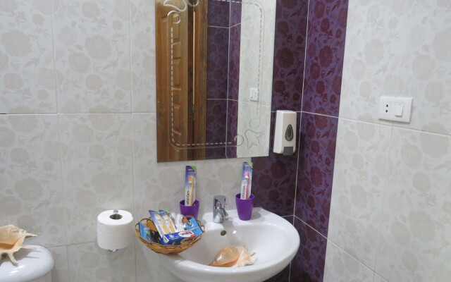 Yin Yang Ryadom S Morem RedSeaLine Apartments