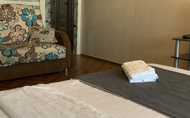 Квартира Счастливая Матрешка на Дежневцев 5