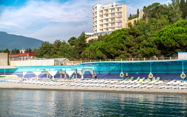Golubaya Volna Hotel