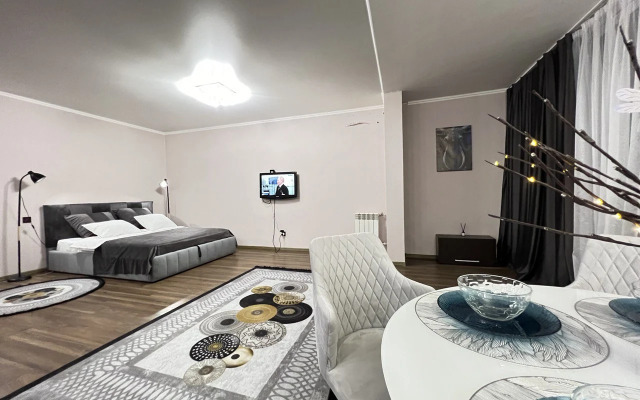 Na Ulitse Karyernaya 24 Flat