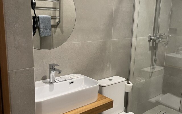 Azaliy 7 Hotel