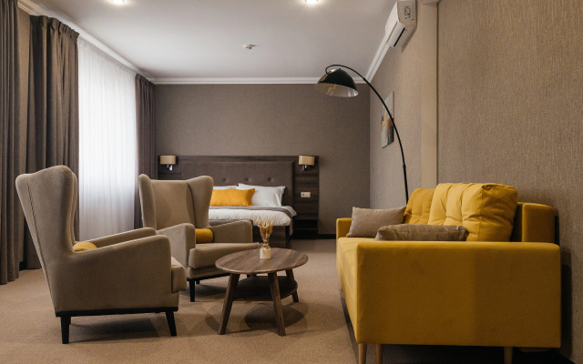 Отель Alex Royal