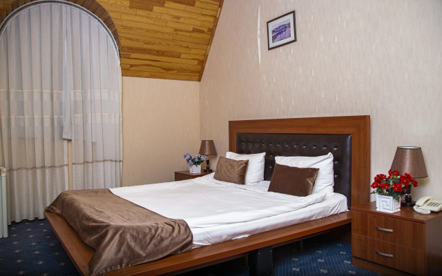 Port Hotel