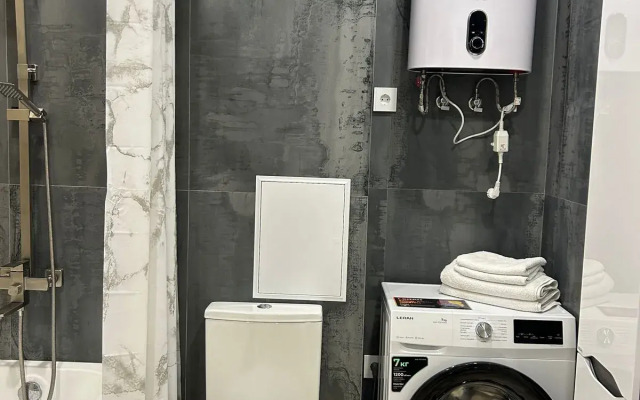Brusnika U Mosta Vlyublennykh V Tsentre Goroda Flat