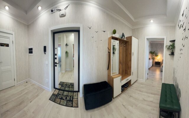 Eksklyuzivnaya kvartira s ogromnym turetskim divanom Flat