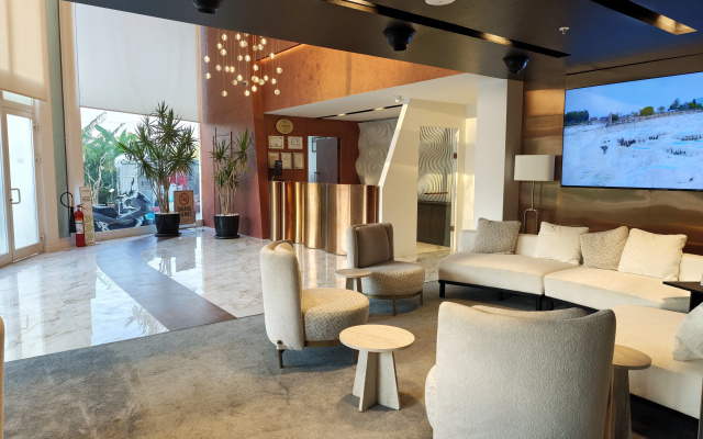 The Corner Park Hotel - Image 6