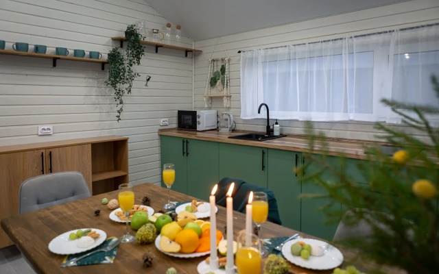 Point 371 Izumrudnyj Guest House