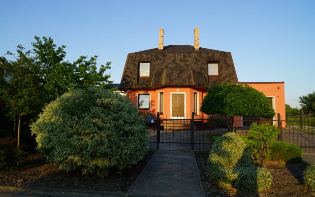 Na Slavyanskoy Private House