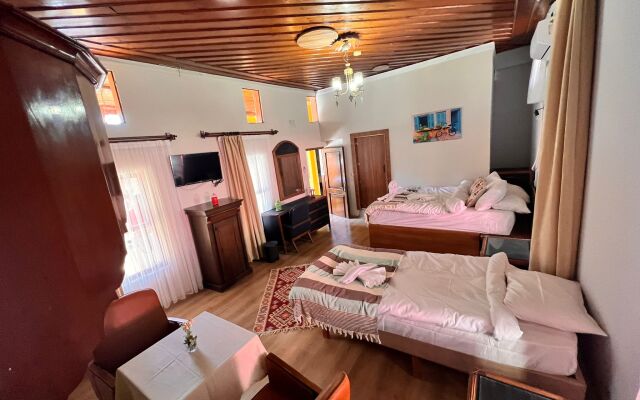 Tarihi Sari Konak Hotel