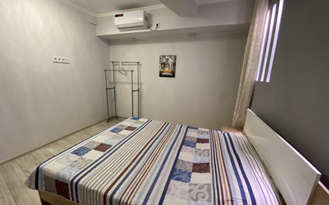 V Tsentre Yalty Apartments
