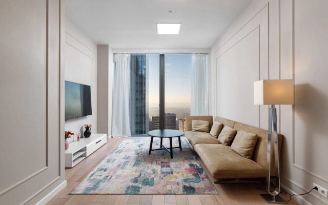 38th Floor, Stylish Apartment with Private Park