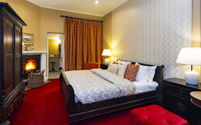 Hill Rise Luxury Villa & Stables by Edwards Collection Villa