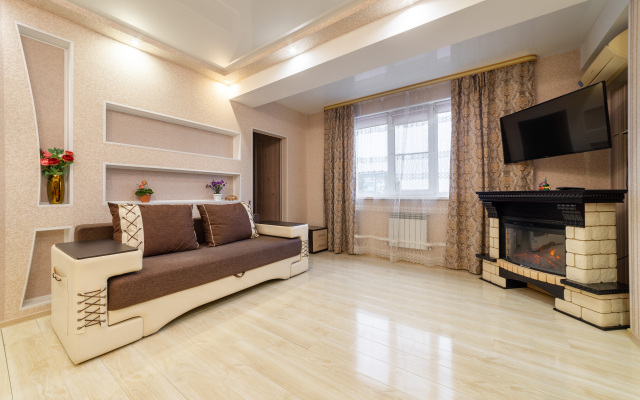 Prostornaya dlya gostey 6kh s kaminom i vidom na more Flat