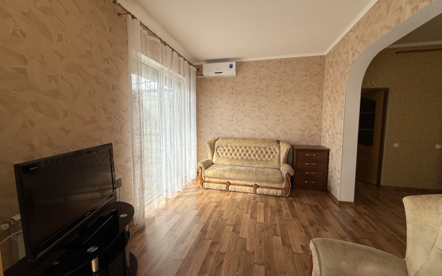 Scenic Two-Room Luxury Apartment with Balconies on the Yalta Embankment