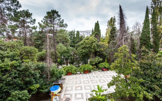 Svetlana-Tsentr u morya s vidom na skver i tsentr Apartaments