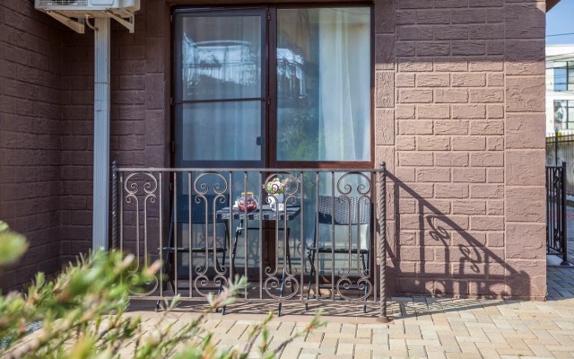 More Rooms na Marsovom Apartment