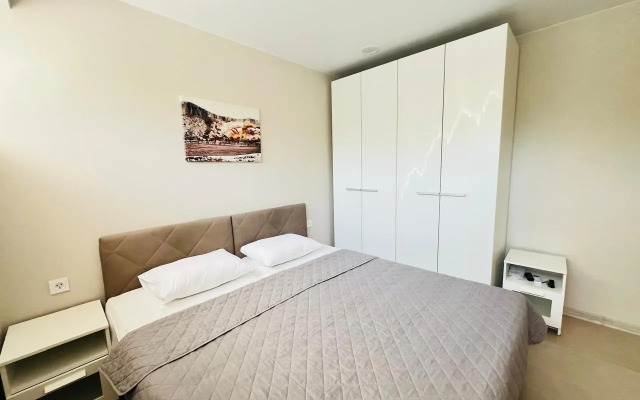 Odnokomnatnaya Na Chetverykh S Otdelnoy Spalney Apartment