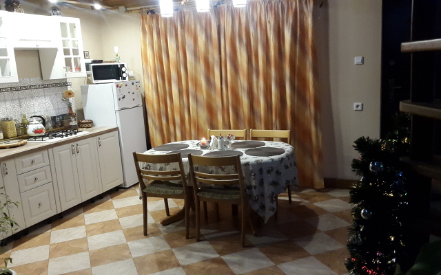 Listya Travyi Guest House