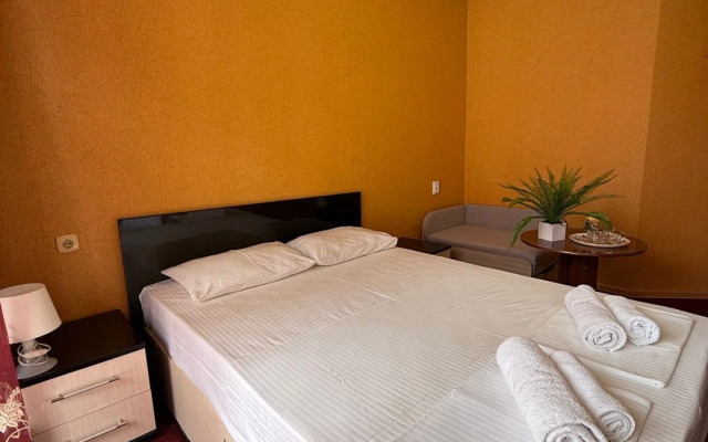L' Etual Guest House