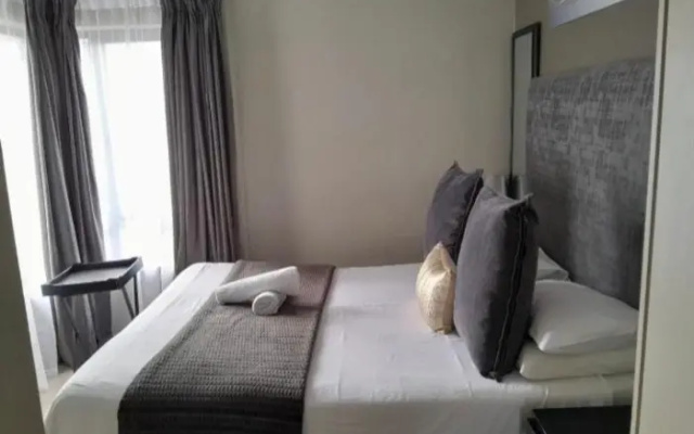 Апартаменты Penthouse Suite  Exquisite One Bedroom Apartment