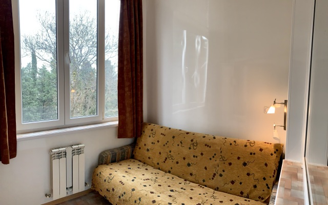 Chetyrekhkomnatnaya Vozle Primorskogo Parka Flat