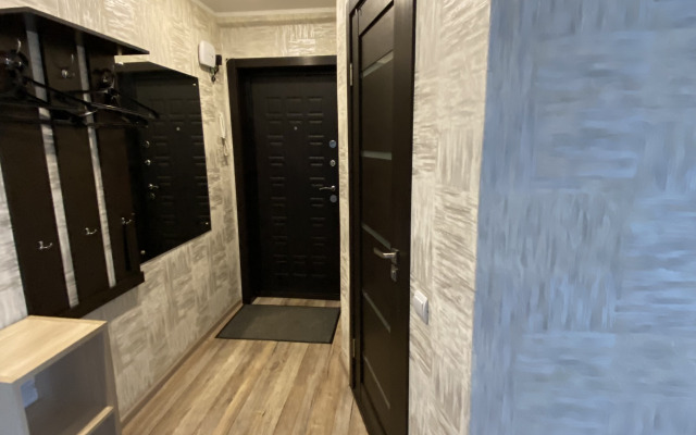 Ne Vopros ryadom s voennym institutom Flat