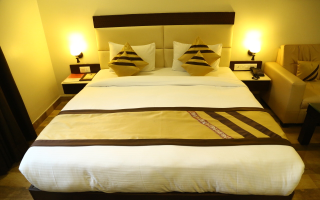 The Golden Apple Hotel
