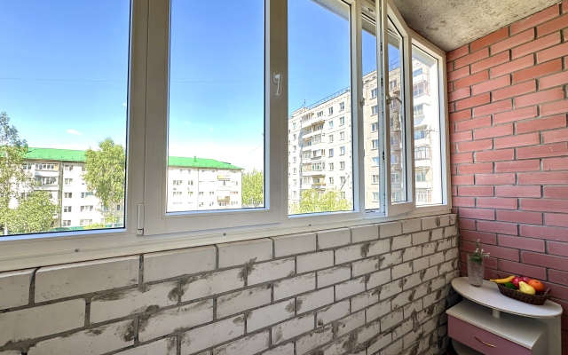 v novostroyke s balkonom Apartments