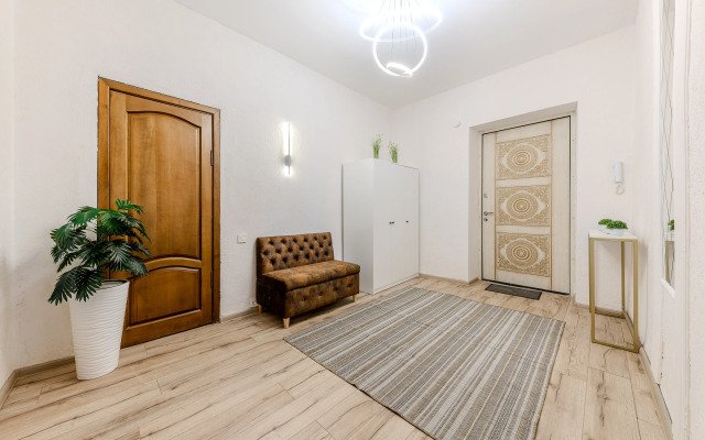 Trekhkomnatnaya Na Prospekte Nezavisimosti 23 Flat