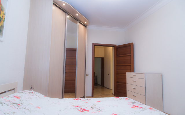 Dvuhkomnatnye na Ploshchadi Pobedy Apartments
