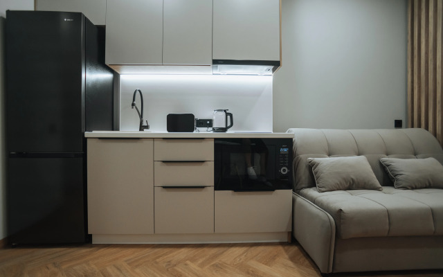 V Sochi Tsentr Khosty s kruglogodichnym podogrevaemym bassejnom i vidom na more AK Gorka Apartments