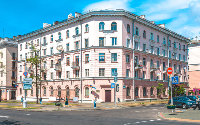 Novye v tsentre na ploshchadi Pobedy Apartments